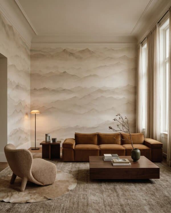 Mural ilustrado de paisaje de montañas con niebla estilo pintura oriental en tonos beige y grises - Alchemyst