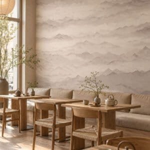 Mural Roerich Twilight Pale Rose con cordilleras en capas en tonos gris humo aplicado en ambiente - Alchemyst