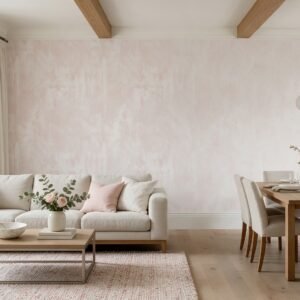 Empapelado Mural Texture Soft Pink 2 de ALCHEMYST aplicado en un living comedor